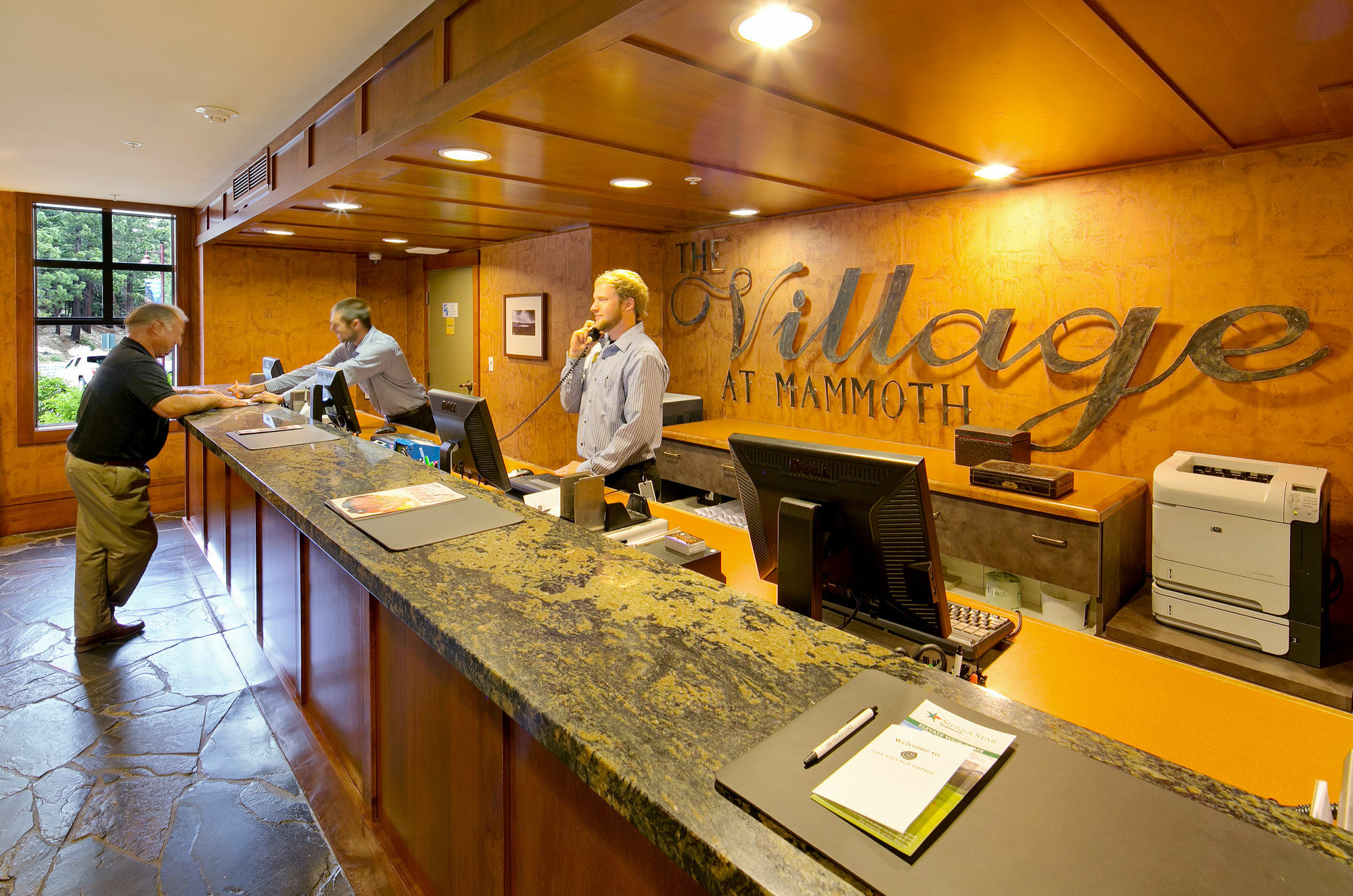 The Village Lodge Mammoth Lakes Exterior photo